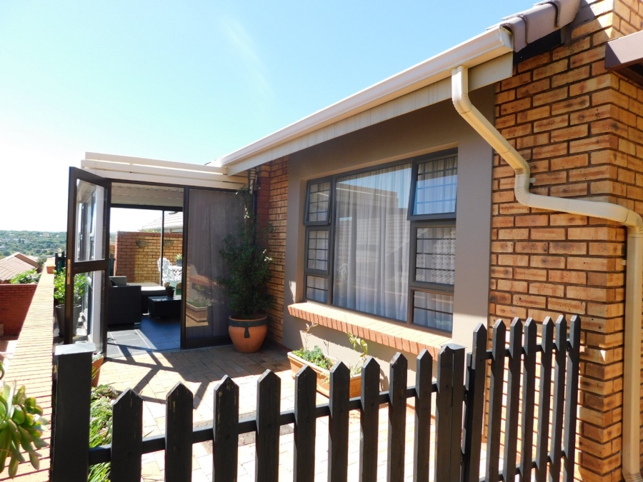 To Let 2 Bedroom Property for Rent in Featherbrooke Hills Retirement Gauteng