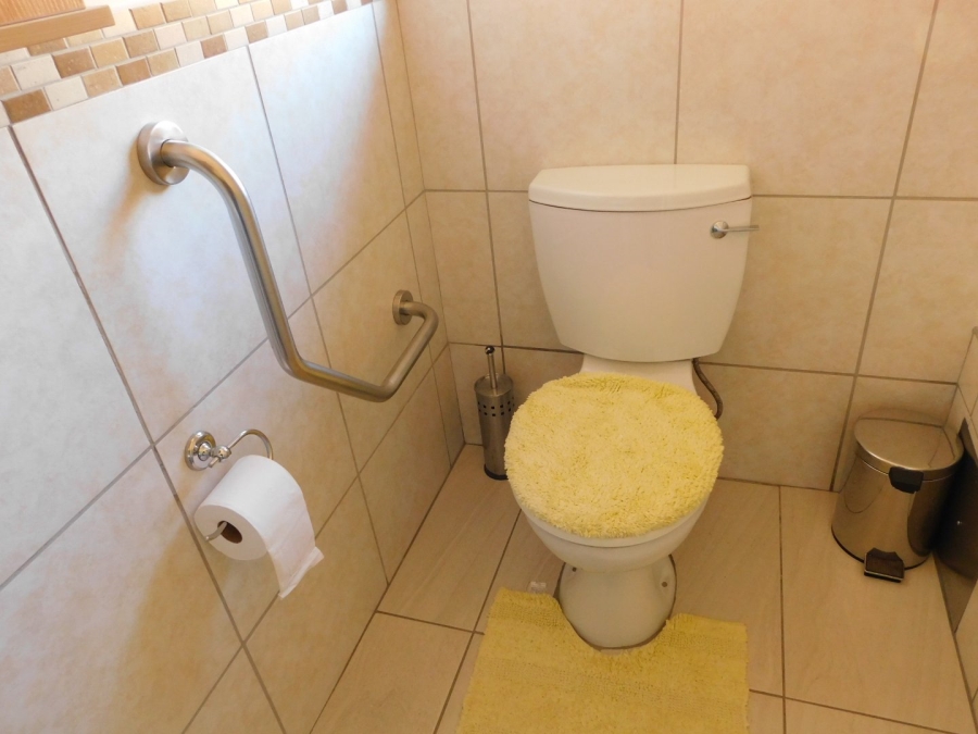 To Let 2 Bedroom Property for Rent in Featherbrooke Hills Retirement Gauteng