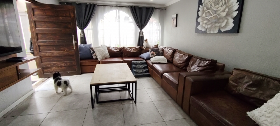 4 Bedroom Property for Sale in Verwoerdpark Gauteng