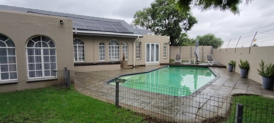 4 Bedroom Property for Sale in Verwoerdpark Gauteng