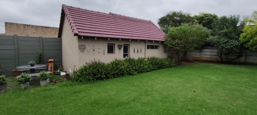 4 Bedroom Property for Sale in Verwoerdpark Gauteng