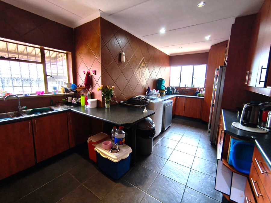 5 Bedroom Property for Sale in Verwoerdpark Gauteng