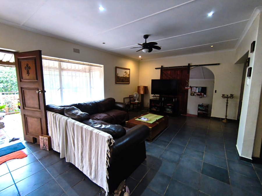 5 Bedroom Property for Sale in Verwoerdpark Gauteng