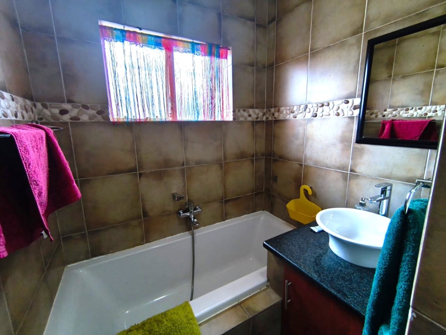 5 Bedroom Property for Sale in Verwoerdpark Gauteng