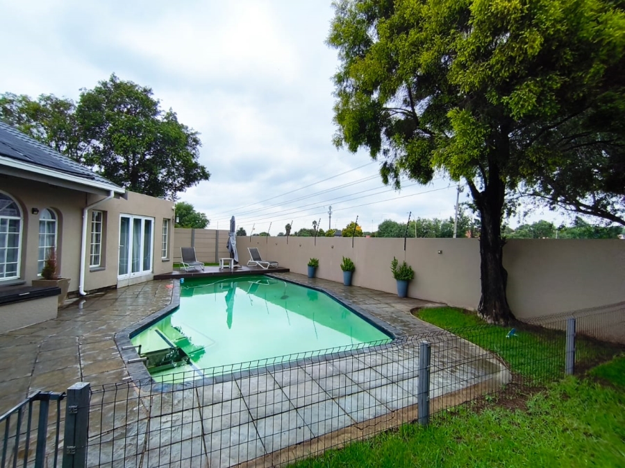 4 Bedroom Property for Sale in Verwoerdpark Gauteng