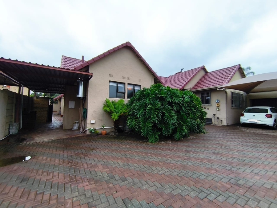 4 Bedroom Property for Sale in Verwoerdpark Gauteng