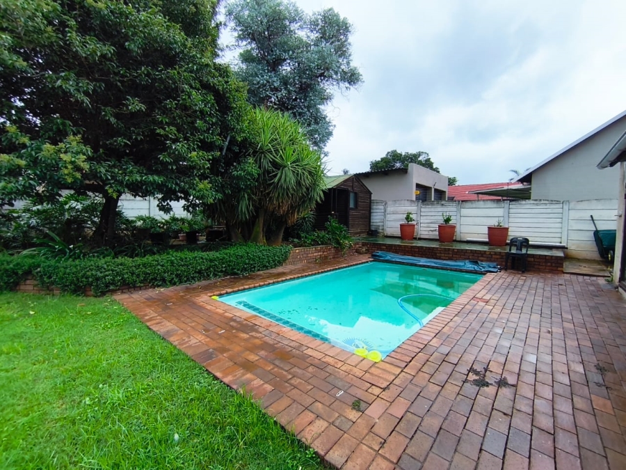 4 Bedroom Property for Sale in Verwoerdpark Gauteng