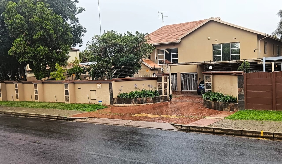 8 Bedroom Property for Sale in Van Riebeeck Park Gauteng