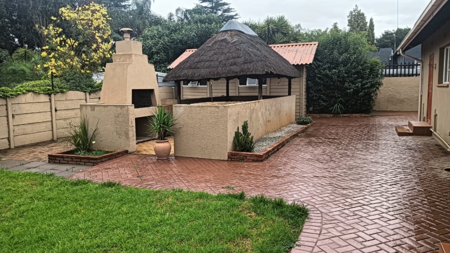 8 Bedroom Property for Sale in Van Riebeeck Park Gauteng