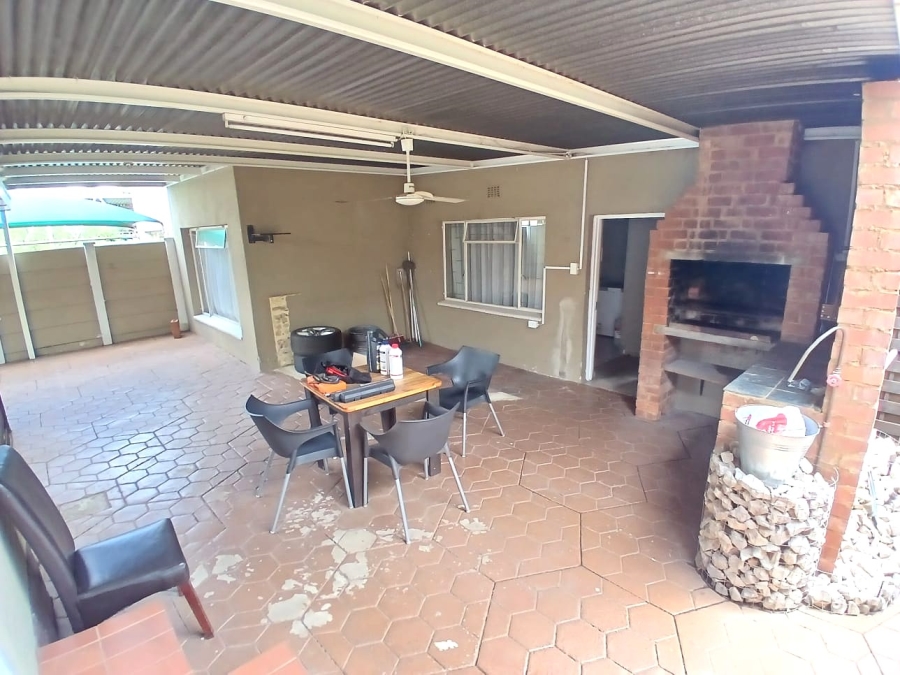 To Let 3 Bedroom Property for Rent in Moregloed Gauteng