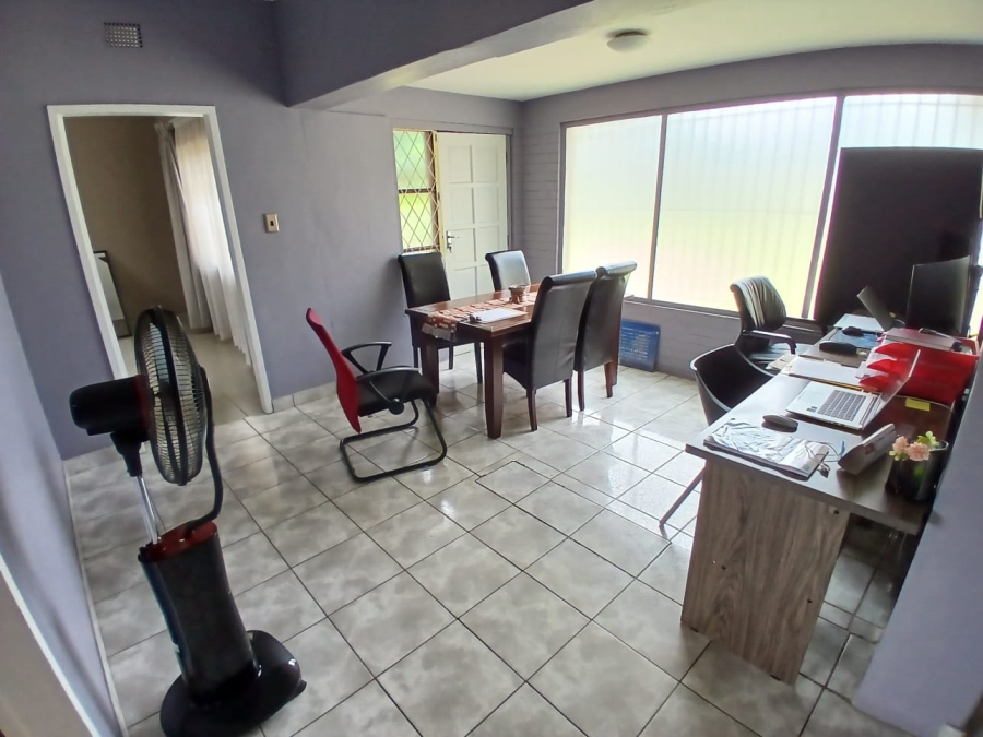 To Let 3 Bedroom Property for Rent in Moregloed Gauteng