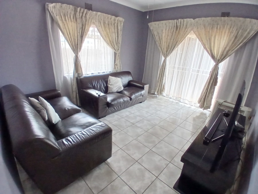 To Let 3 Bedroom Property for Rent in Moregloed Gauteng