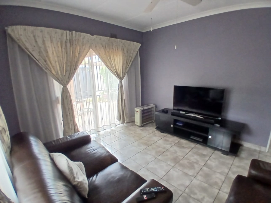 To Let 3 Bedroom Property for Rent in Moregloed Gauteng