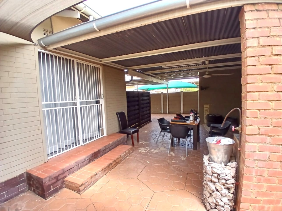 To Let 3 Bedroom Property for Rent in Moregloed Gauteng