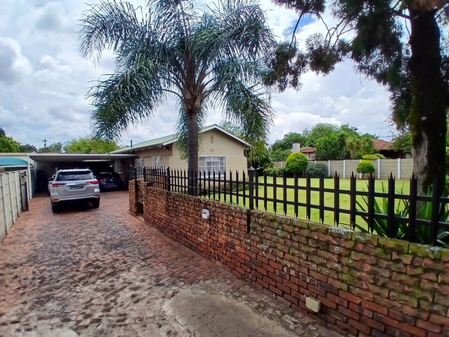 To Let 3 Bedroom Property for Rent in Moregloed Gauteng