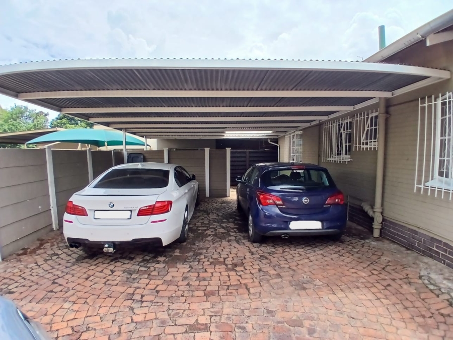 To Let 3 Bedroom Property for Rent in Moregloed Gauteng