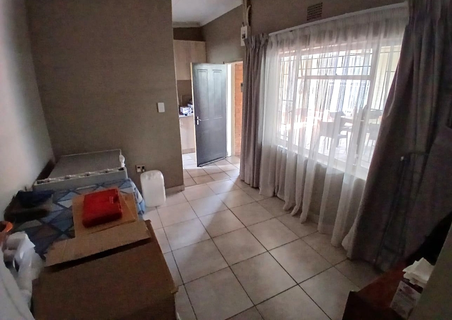 To Let 3 Bedroom Property for Rent in Moregloed Gauteng