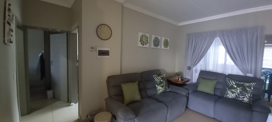 To Let 2 Bedroom Property for Rent in Moregloed Gauteng