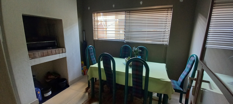 To Let 2 Bedroom Property for Rent in Moregloed Gauteng