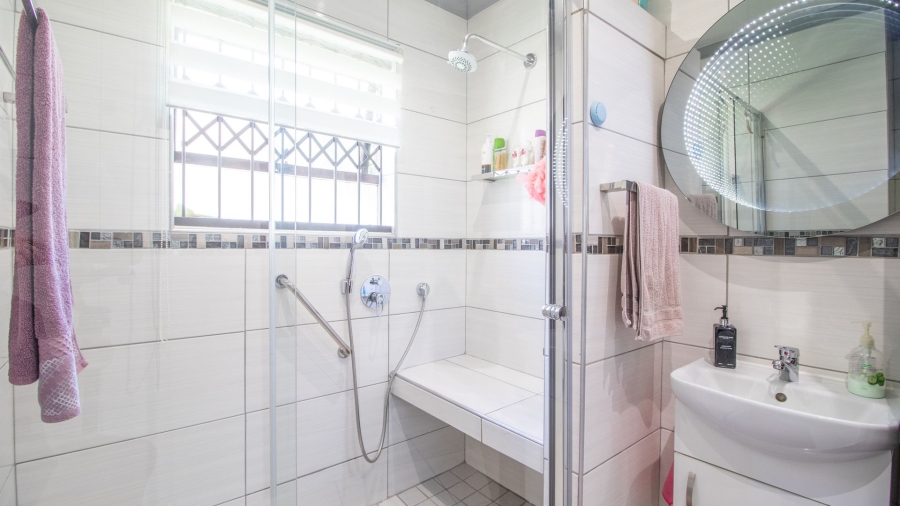5 Bedroom Property for Sale in Terenure Gauteng