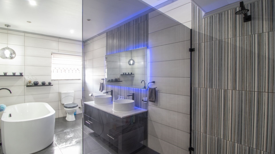5 Bedroom Property for Sale in Terenure Gauteng