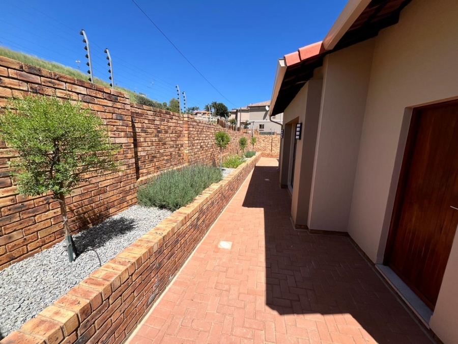 To Let 3 Bedroom Property for Rent in Chancliff A H Gauteng