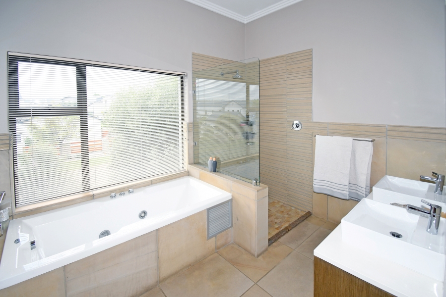 To Let 4 Bedroom Property for Rent in Waterfall Country Village Gauteng