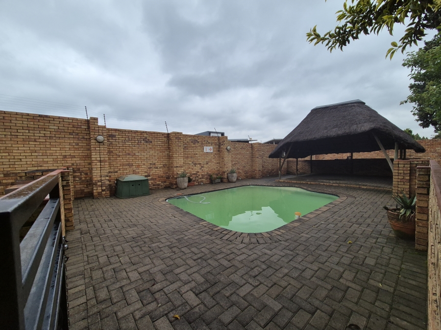 2 Bedroom Property for Sale in Bedfordview Gauteng