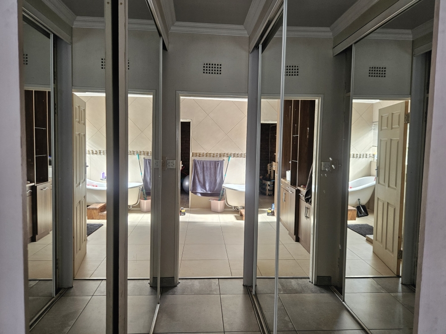 5 Bedroom Property for Sale in Vanderbijlpark SE 2 Gauteng