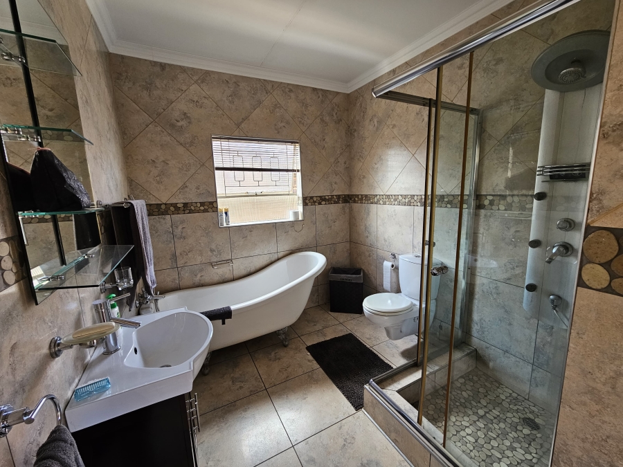 5 Bedroom Property for Sale in Vanderbijlpark SE 2 Gauteng