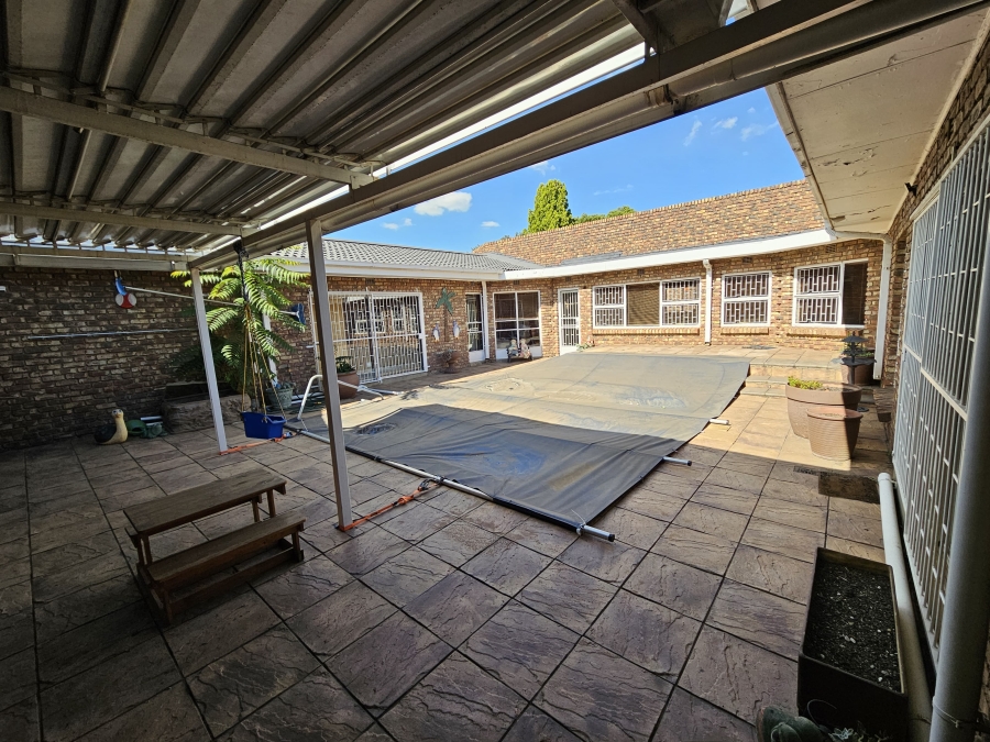 5 Bedroom Property for Sale in Vanderbijlpark SE 2 Gauteng