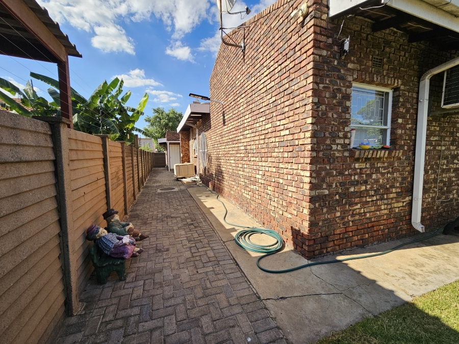 5 Bedroom Property for Sale in Vanderbijlpark SE 2 Gauteng