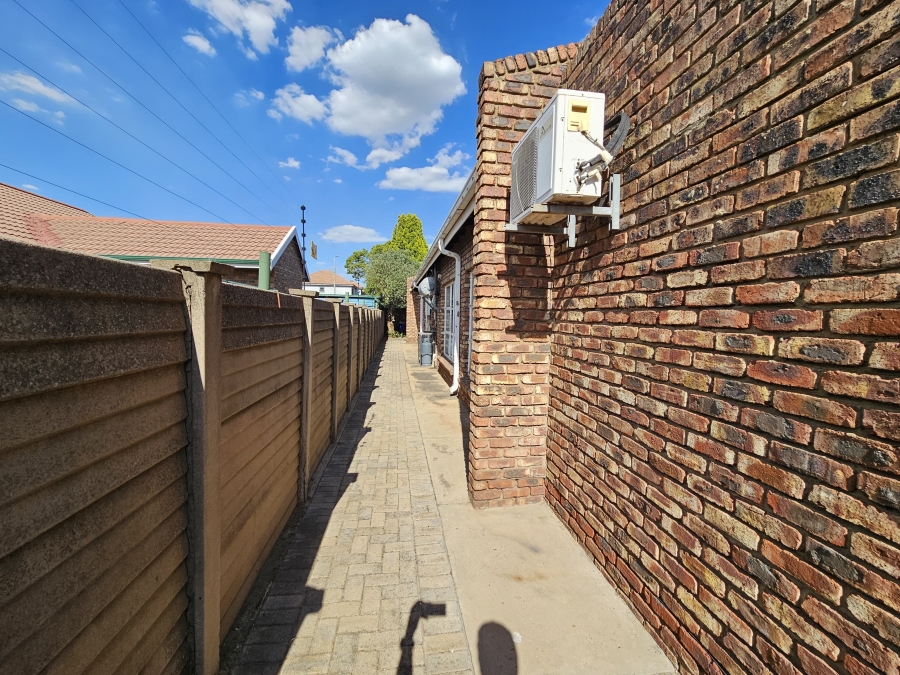 5 Bedroom Property for Sale in Vanderbijlpark SE 2 Gauteng