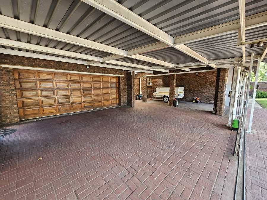 5 Bedroom Property for Sale in Vanderbijlpark SE 2 Gauteng
