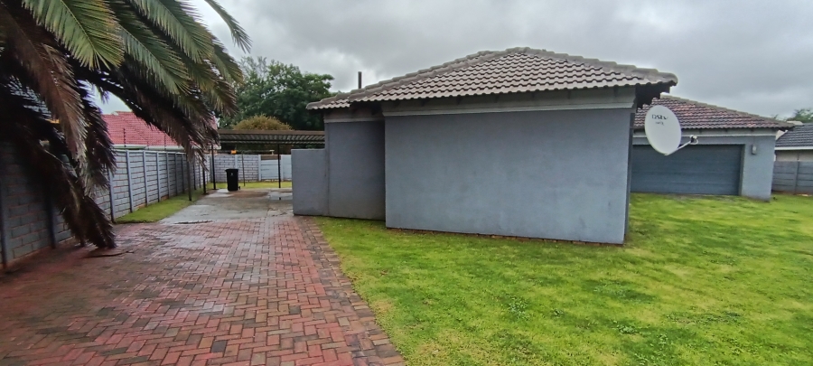 4 Bedroom Property for Sale in Crystal Park Gauteng