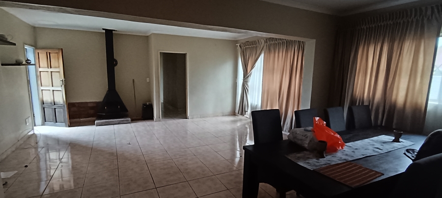 4 Bedroom Property for Sale in Crystal Park Gauteng