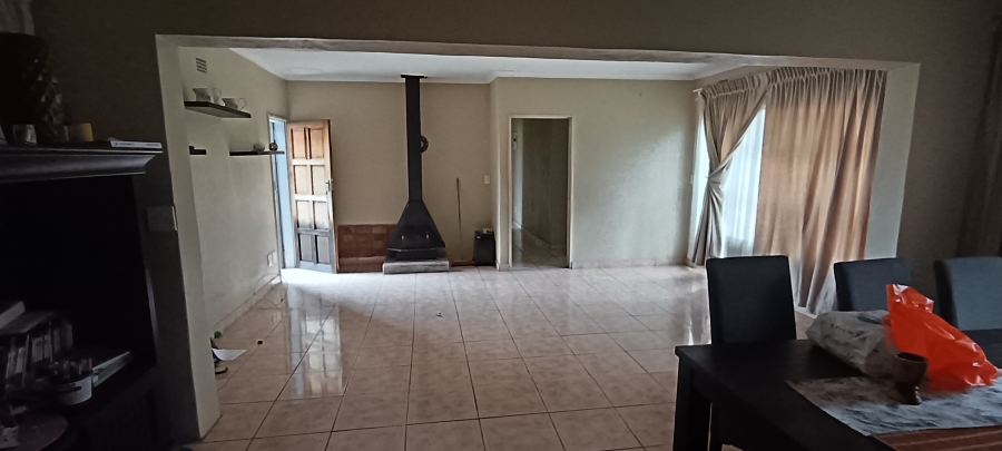 4 Bedroom Property for Sale in Crystal Park Gauteng