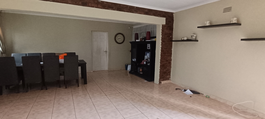 4 Bedroom Property for Sale in Crystal Park Gauteng