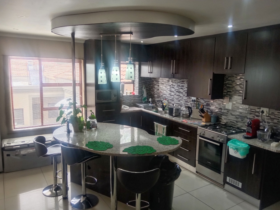 To Let 3 Bedroom Property for Rent in Rangeview Gauteng