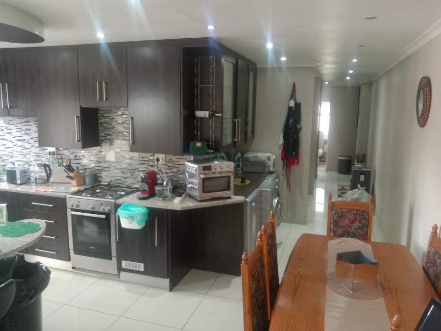 To Let 3 Bedroom Property for Rent in Rangeview Gauteng