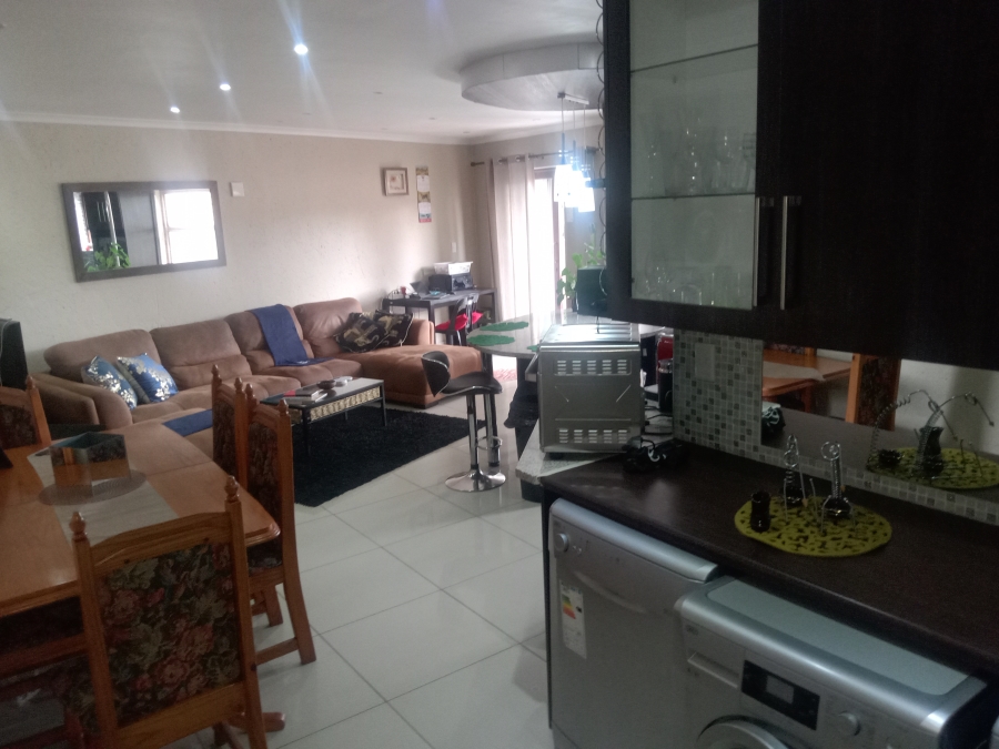To Let 3 Bedroom Property for Rent in Rangeview Gauteng