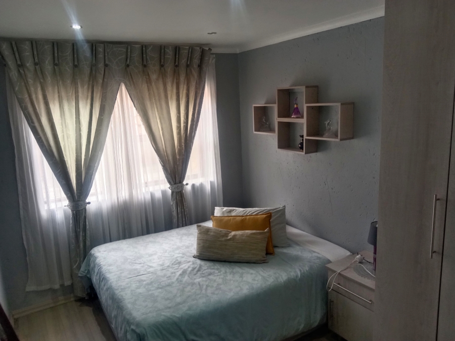 To Let 3 Bedroom Property for Rent in Rangeview Gauteng