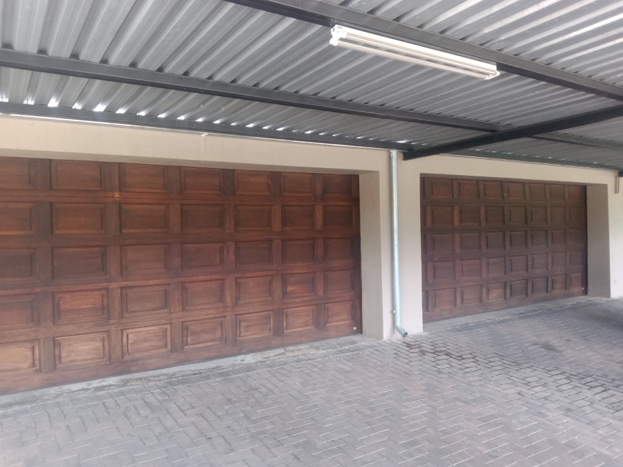 To Let 3 Bedroom Property for Rent in Rangeview Gauteng