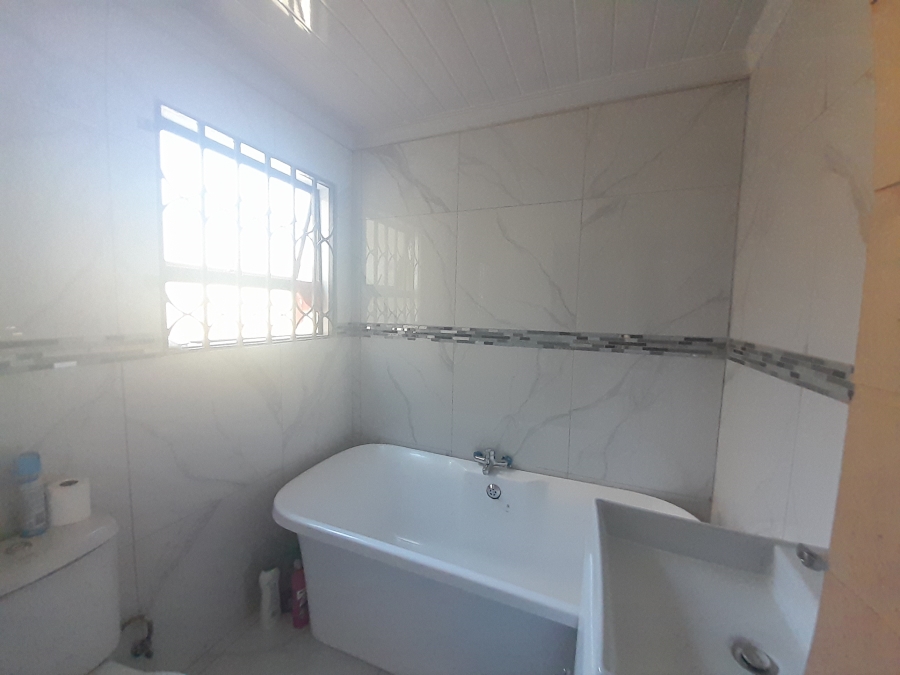 3 Bedroom Property for Sale in Golden Gardens Gauteng