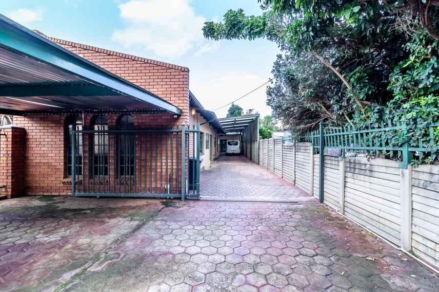 4 Bedroom Property for Sale in Les Marais Gauteng