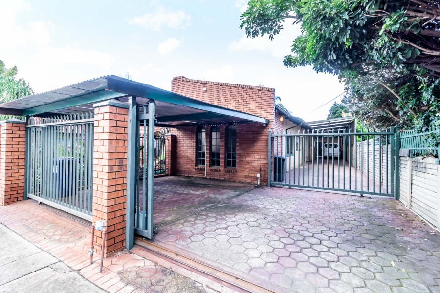 4 Bedroom Property for Sale in Les Marais Gauteng