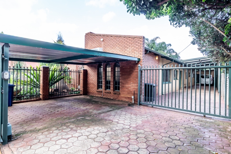 4 Bedroom Property for Sale in Les Marais Gauteng