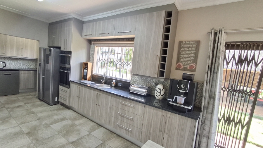 4 Bedroom Property for Sale in Magalieskruin Gauteng