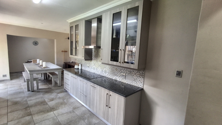 4 Bedroom Property for Sale in Magalieskruin Gauteng