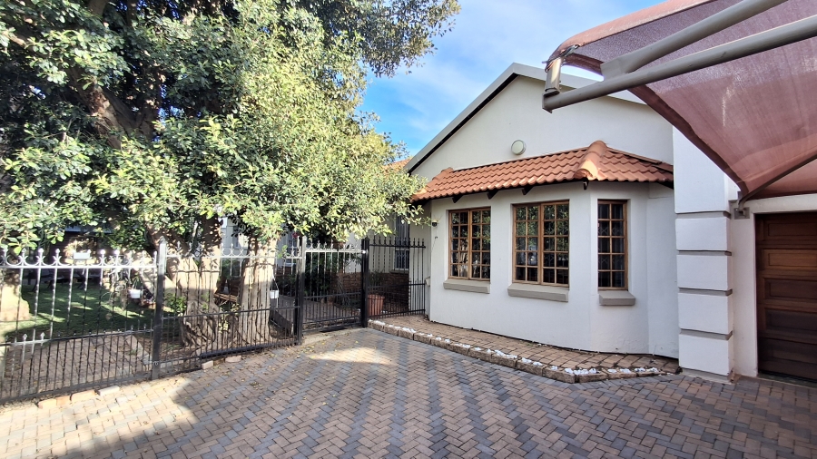 4 Bedroom Property for Sale in Magalieskruin Gauteng